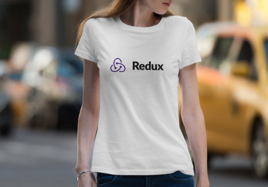 Imagen de chica con camisa de redux